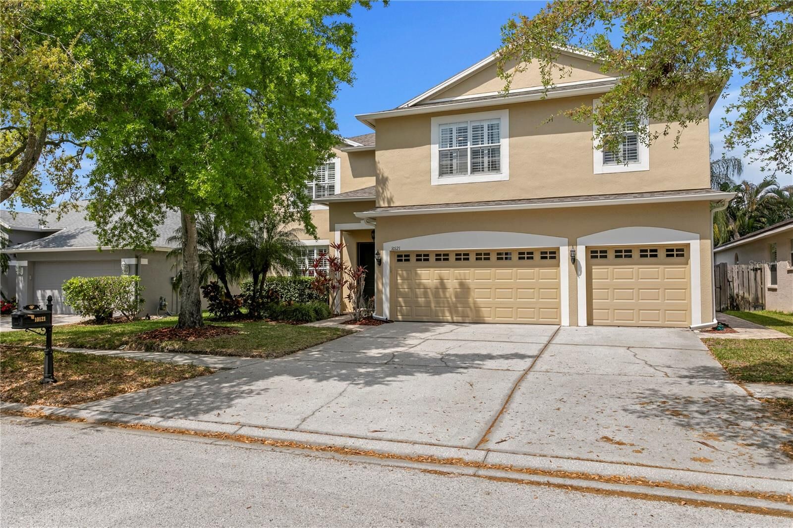Property Photo:  10121 Kingsbridge Avenue  FL 33626 