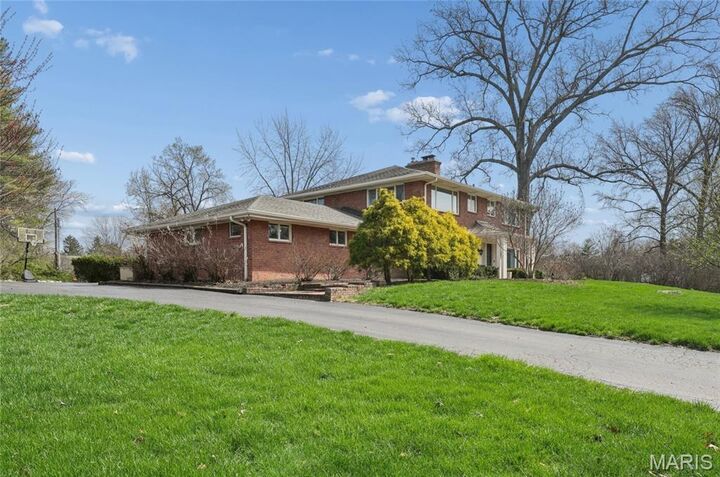 Property Photo: 62 Briarcliff MO 63124