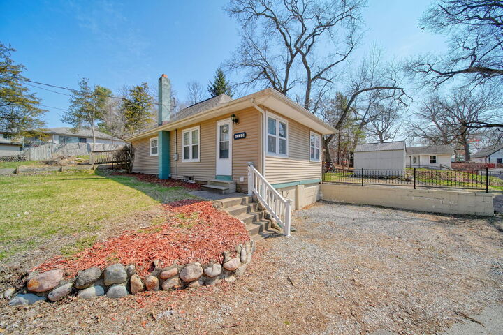 Property Photo:  103 Cove Street  MI 49203 