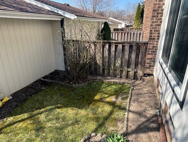 Property Photo:  211 Applewood Lane  IL 60108 