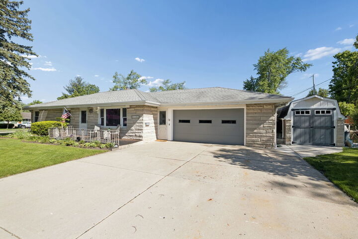 Property Photo:  1106 Maple Court  IL 60441 