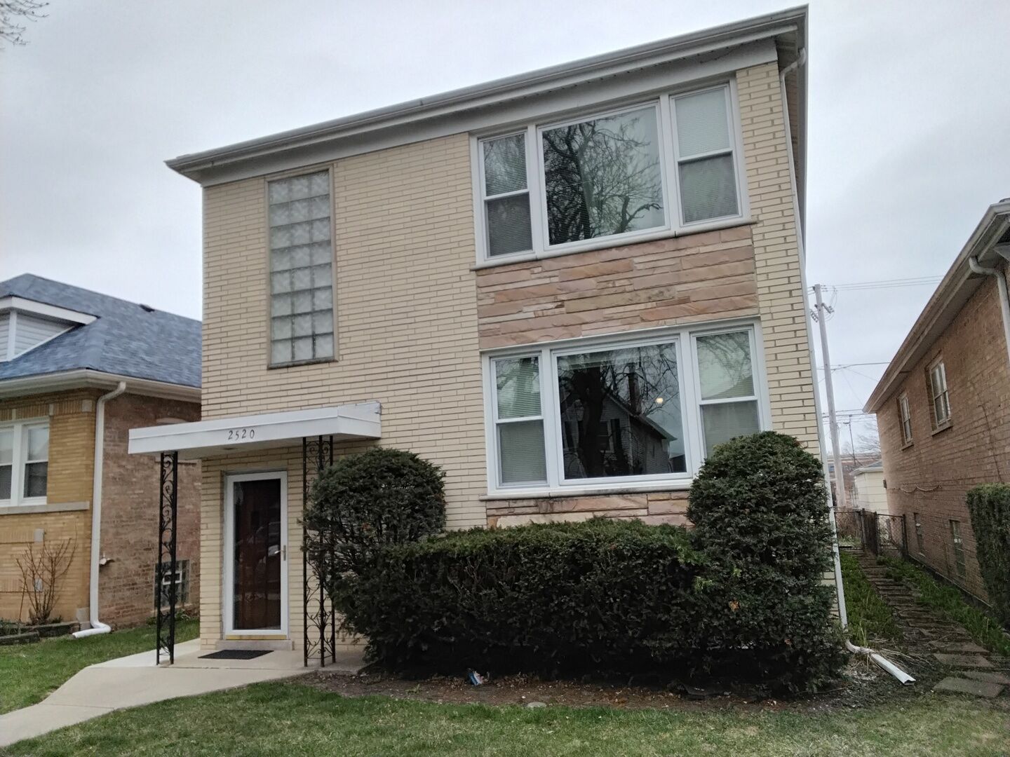 Property Photo:  2520 N Neva Avenue 2  IL 60707 
