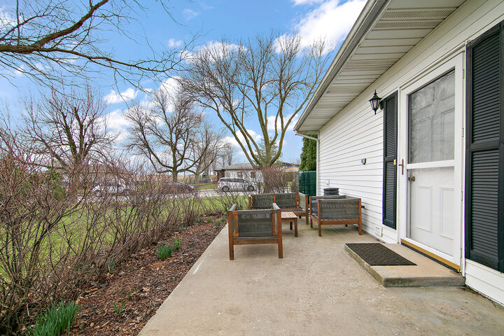 Property Photo:  126 Sun Street  IL 60919 