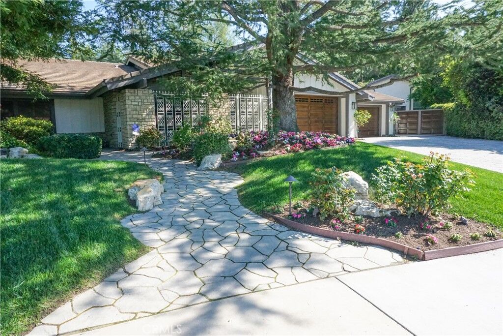 Property Photo: 9516 Capistrano CA 91311