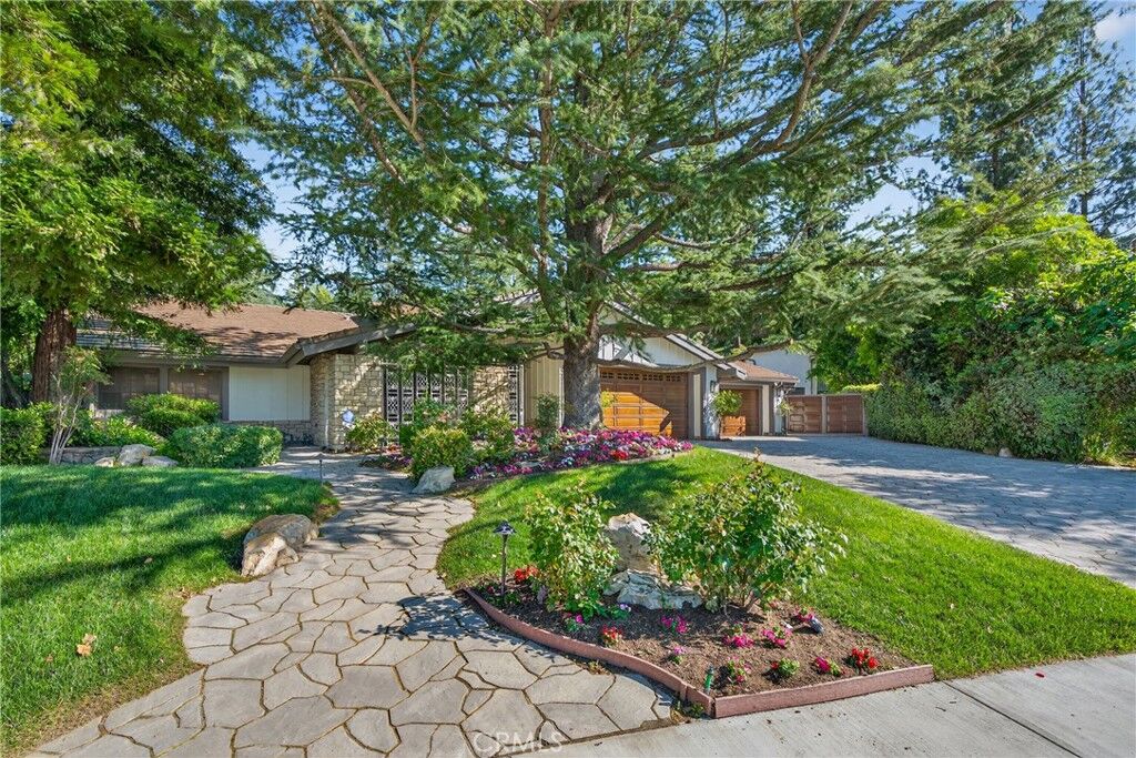 Property Photo: 9516 Capistrano CA 91311