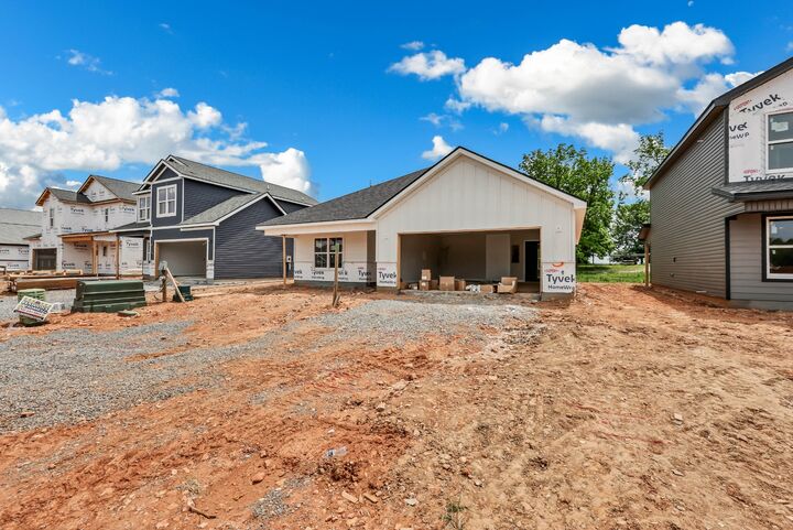 Property Photo:  2677 Brewster Dr  TN 37042 