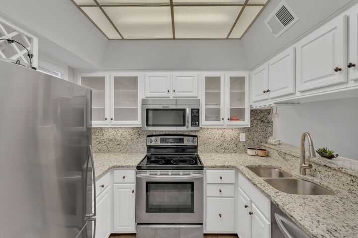 Property Photo:  107 W End Pl  TN 37205 