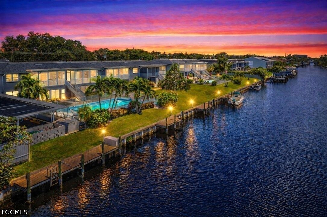 Property Photo:  920 SE 46th Street 1  FL 33904 