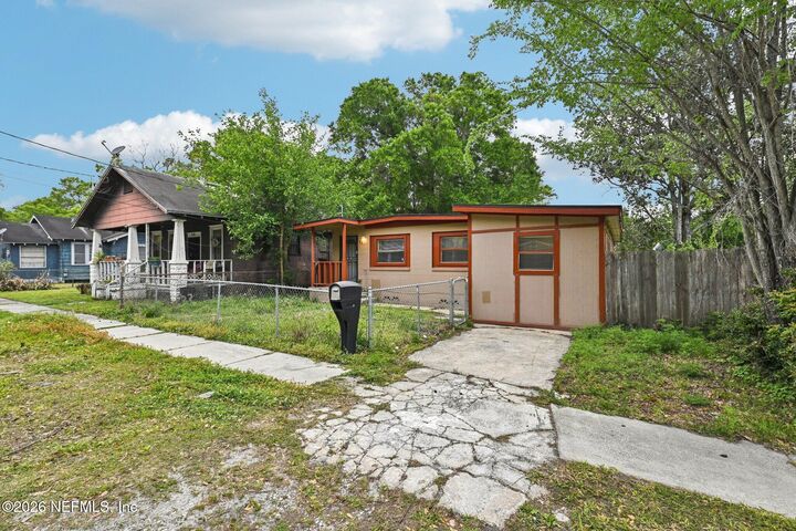 Property Photo: 3219 Thomas Street FL 32254