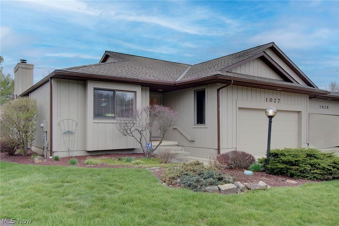 Property Photo:  1027 Heath Way  OH 44224 