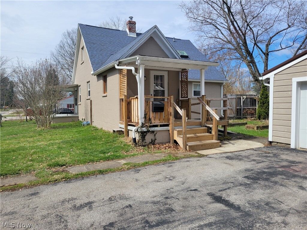 Property Photo:  835 Mae Street  OH 44240 