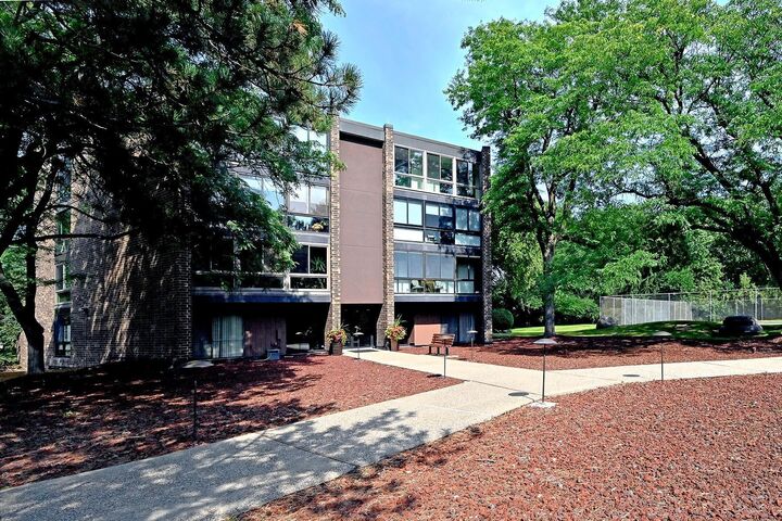 Property Photo:  1700 Lexington Avenue S 403  MN 55118 