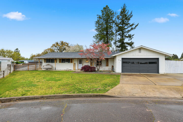 Property Photo:  50 Kathryn Court  OR 97502 