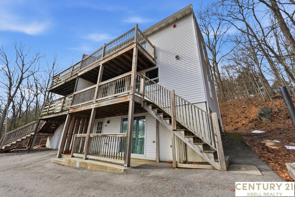 Property Photo:  5 Swan Ave B  MA 01602 