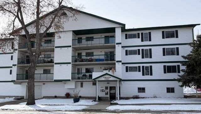Property Photo: 5007 52 Avenue #206 AB T4J 1S3