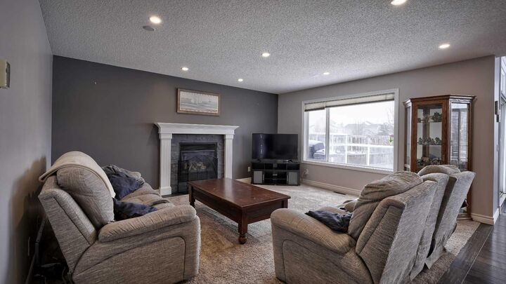 Property Photo: 139 Coopers Close SW AB T4B 2X1