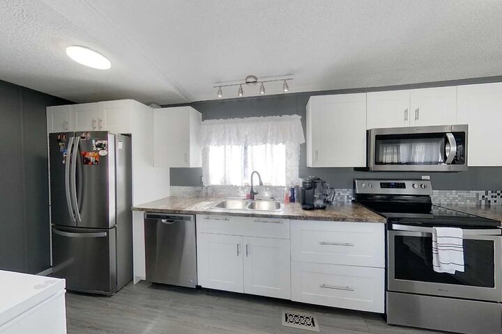 Property Photo:  404 6 Avenue NW 130  AB T0G 2A1 