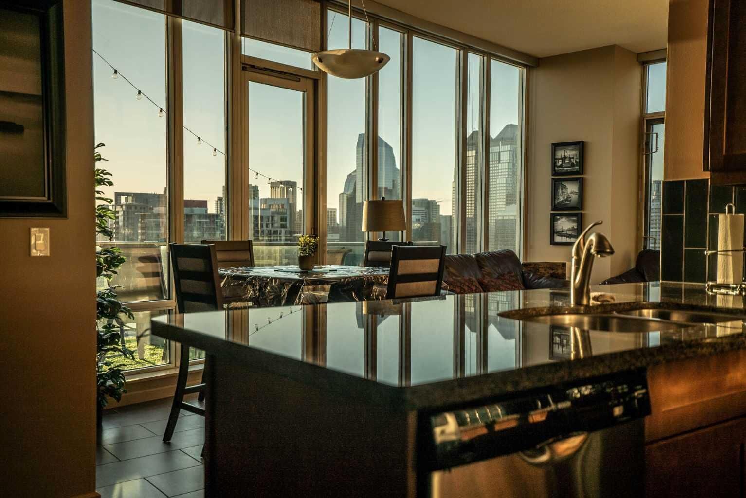 Property Photo:  210 15 Avenue SE 2201  AB T2G 0B5 