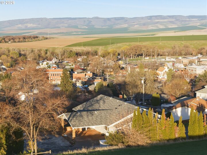 Property Photo:  226 Balm Ave  OR 97862 