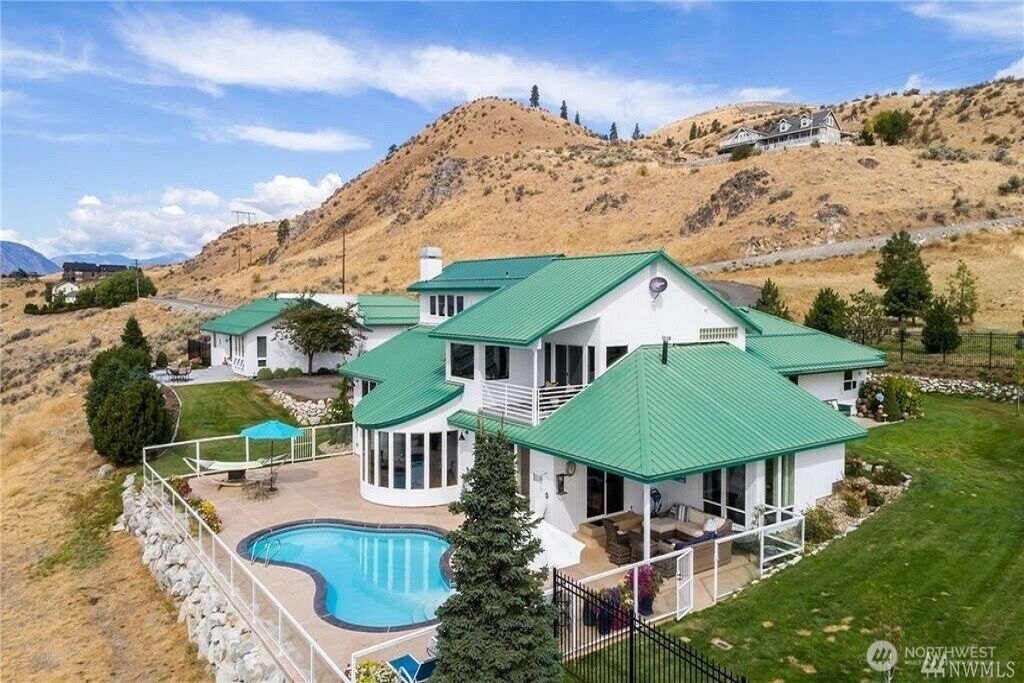 Property Photo:  335  Henderson Road  WA 98816 
