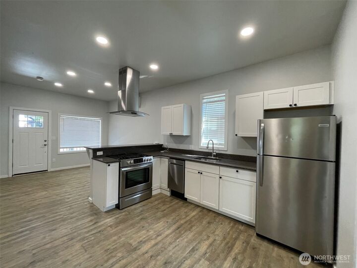 Property Photo:  705 N Water Street  WA 98926 
