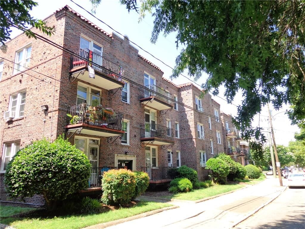 Property Photo:  925 Brandon Ave B2  VA 23517 