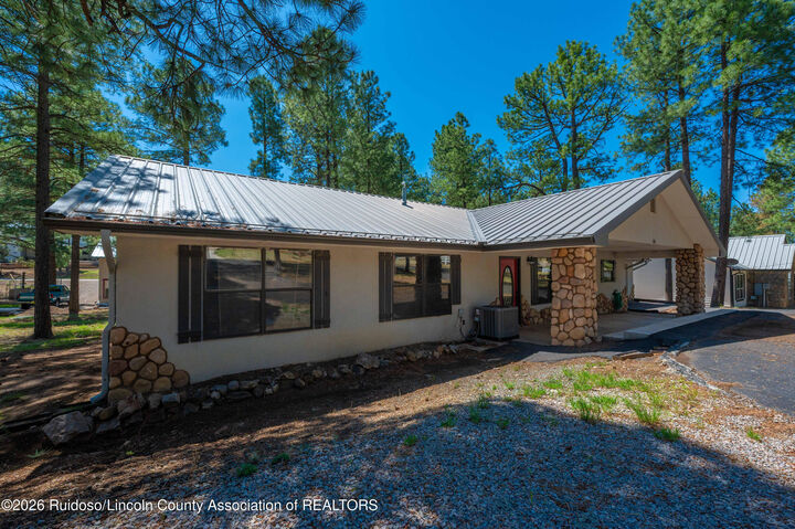 Property Photo:  1116 Hull Road  NM 88345 