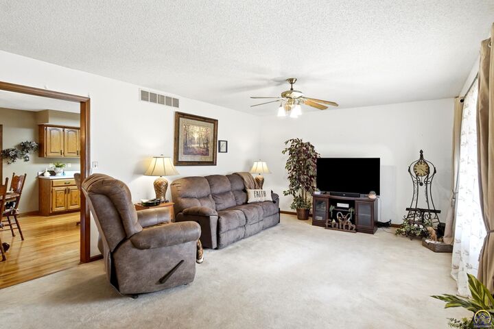 Property Photo:  2320 NE 46th St  KS 66617 