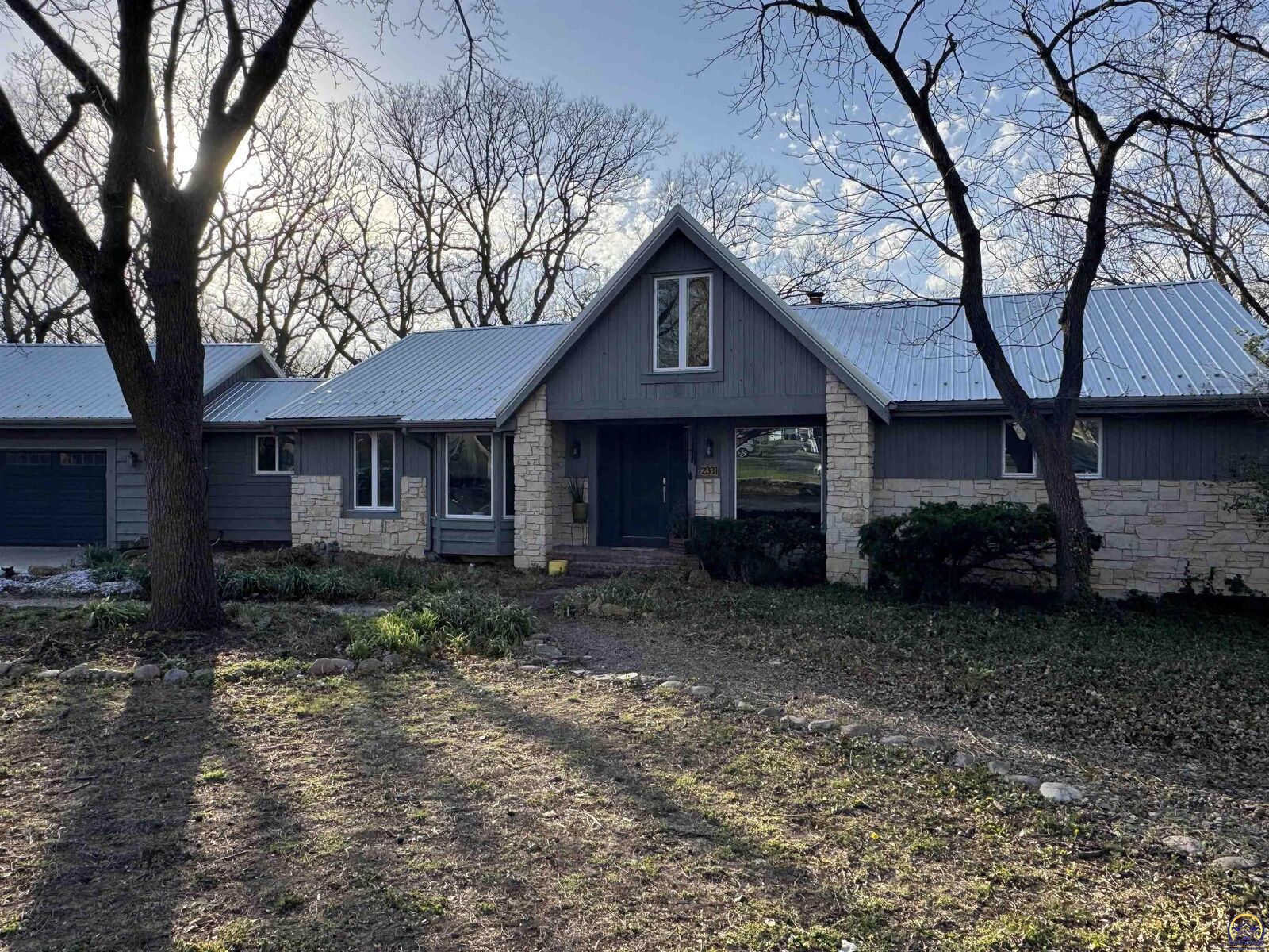 Property Photo:  2331 SE Libra Ave  KS 66605 