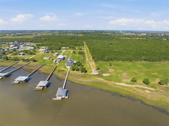 Property Photo:  1 Christy Drive  LA  