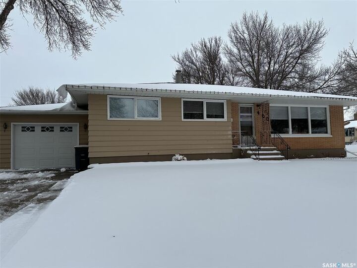 Property Photo:  400 Gallaway Street  SK S4A 0A9 