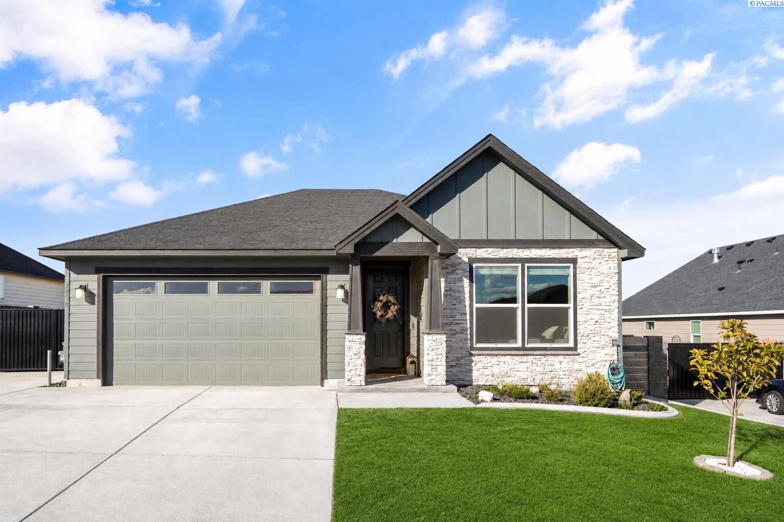 Property Photo:  7876 Cardinal Peak St  WA 99353 