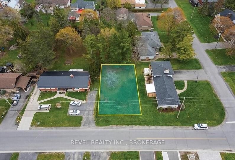 Property Photo:  5 Manitou Crescent  ON K7N 1B1 