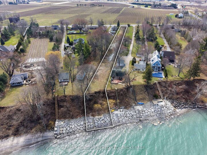 1204 Lakeshore Road W — photo 1