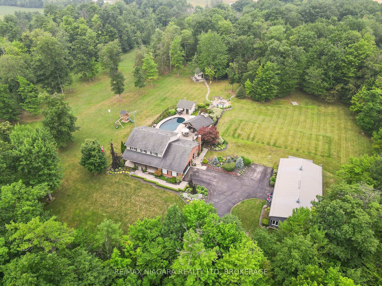 Property Photo: 2738 Moyer Street ON L0S 1C0