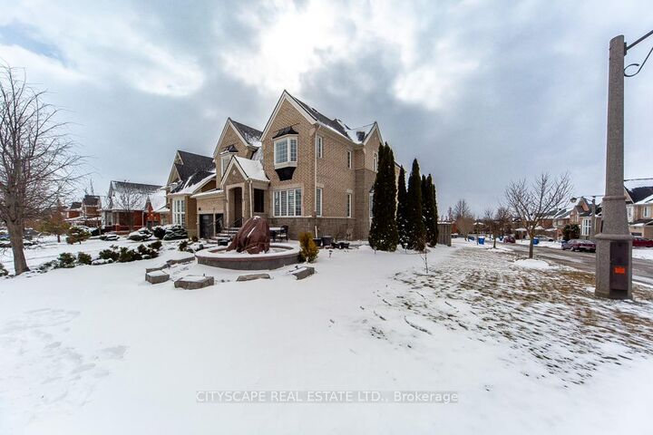 Property Photo: 136 Manley Avenue ON L4A 0C5