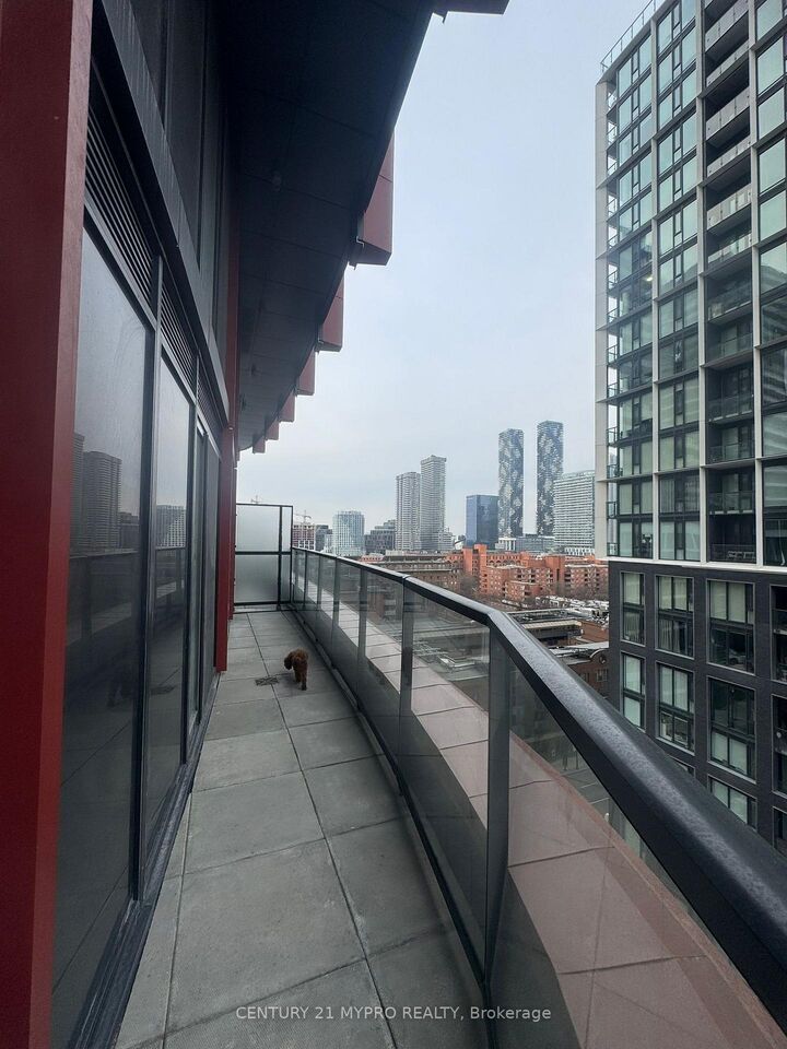 Property Photo: 180 Front Street E 1111 ON M5A 0A9