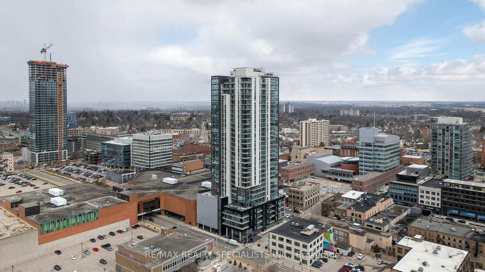 Property Photo:  60 Charles St W Street 308  ON N2G 0C9 