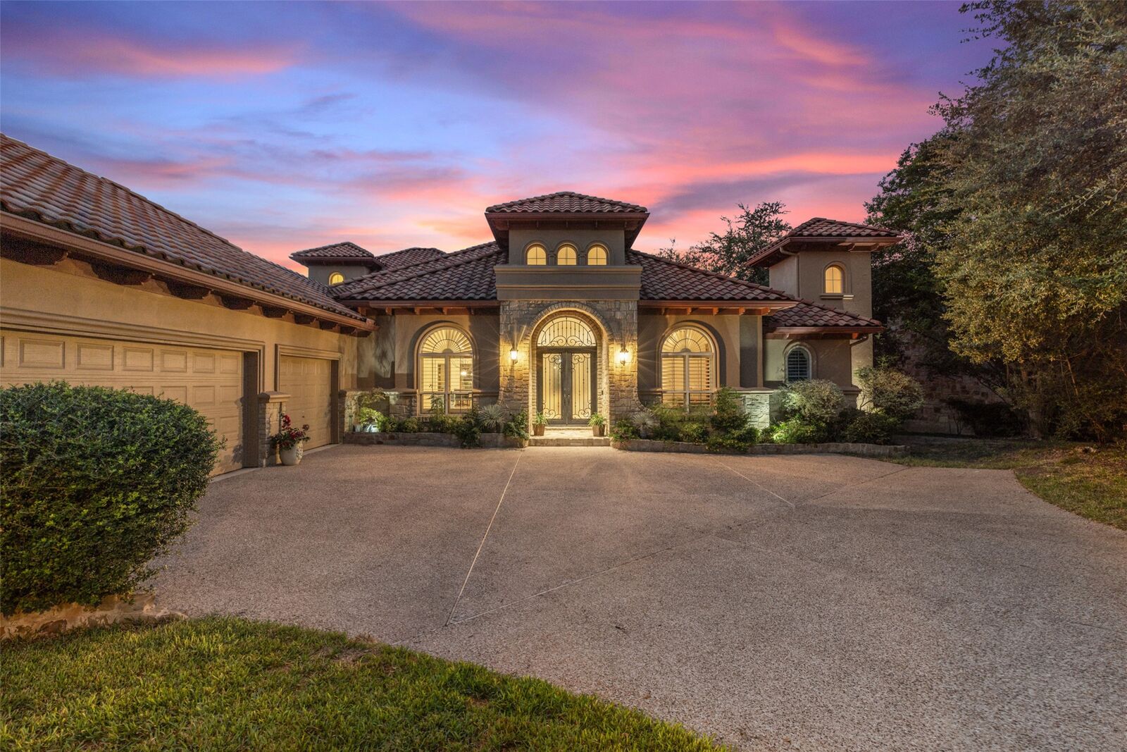 Property Photo:  101 Lakeway Hills Cove  TX 78734 