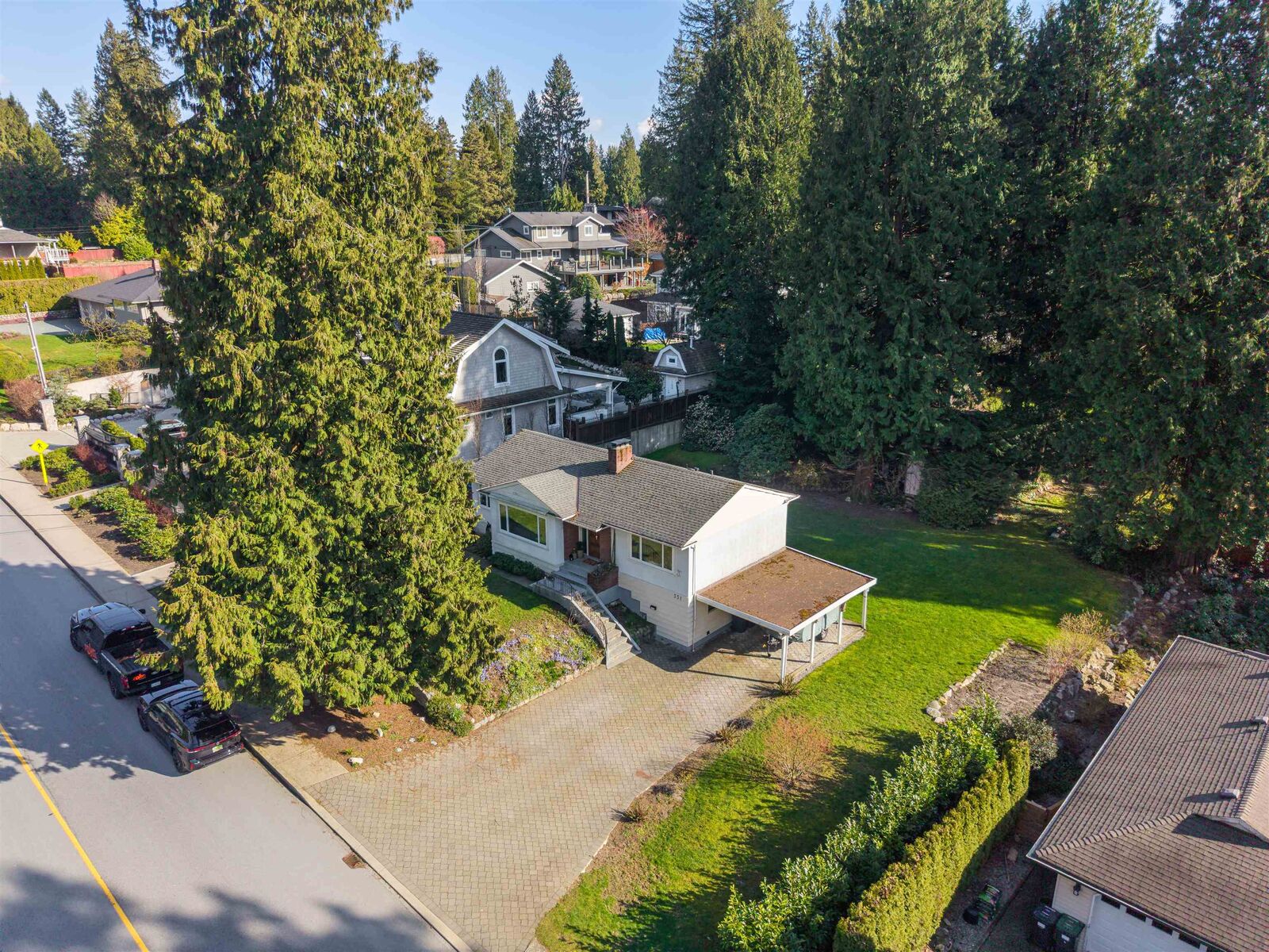 Property Photo: 551 E Osborne Road BC V7N 1M4