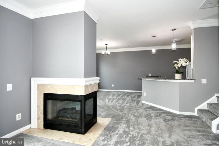 Property Photo: 1809 Kenwood Avenue 301 VA 22302