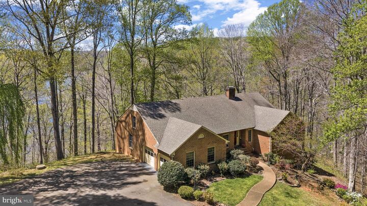 Property Photo: 5513 River Road VA 22407