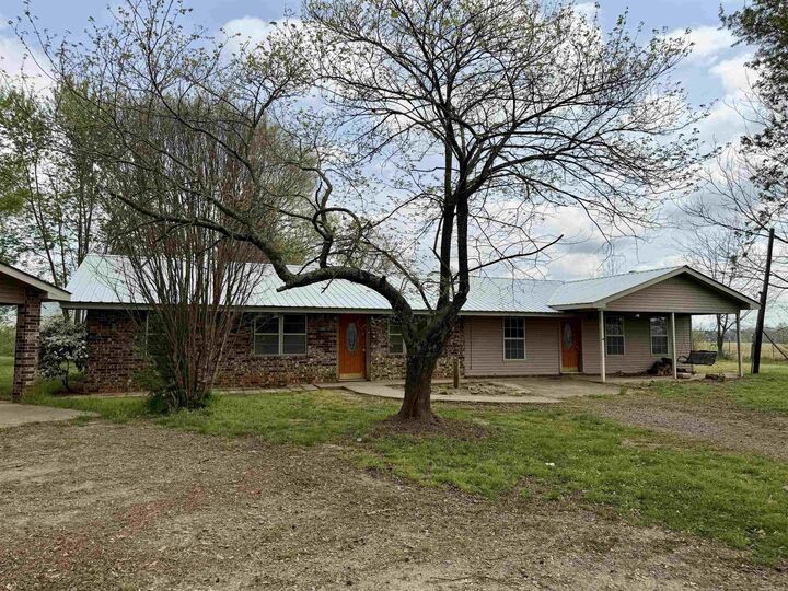 Property Photo:  262 County Road 3290  AR 72830 