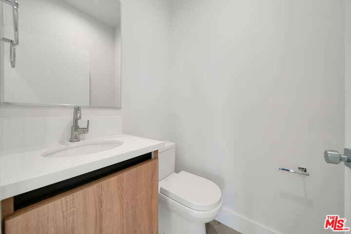Property Photo:  408 1/2 N Kenmore Ave  CA 90004 