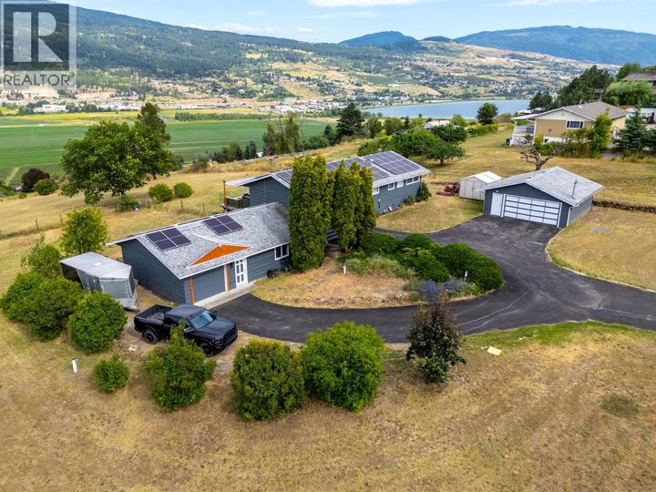 136 Stepping Stones Crescent — photo 1