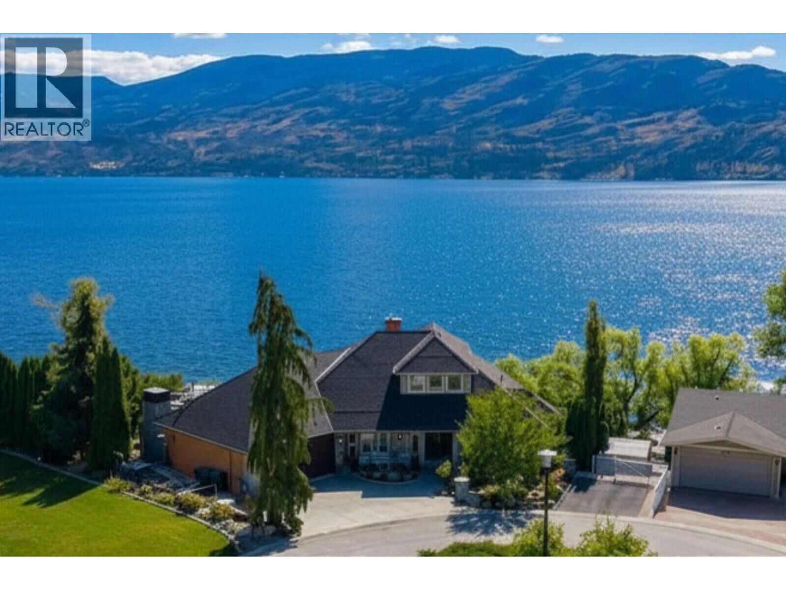 Property Photo: 5312 Fulton Place BC V0H 1X1