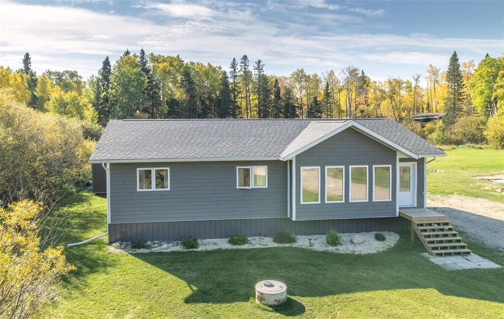 Property Photo:  334 Barclay Drive  MB R0J 1N0 