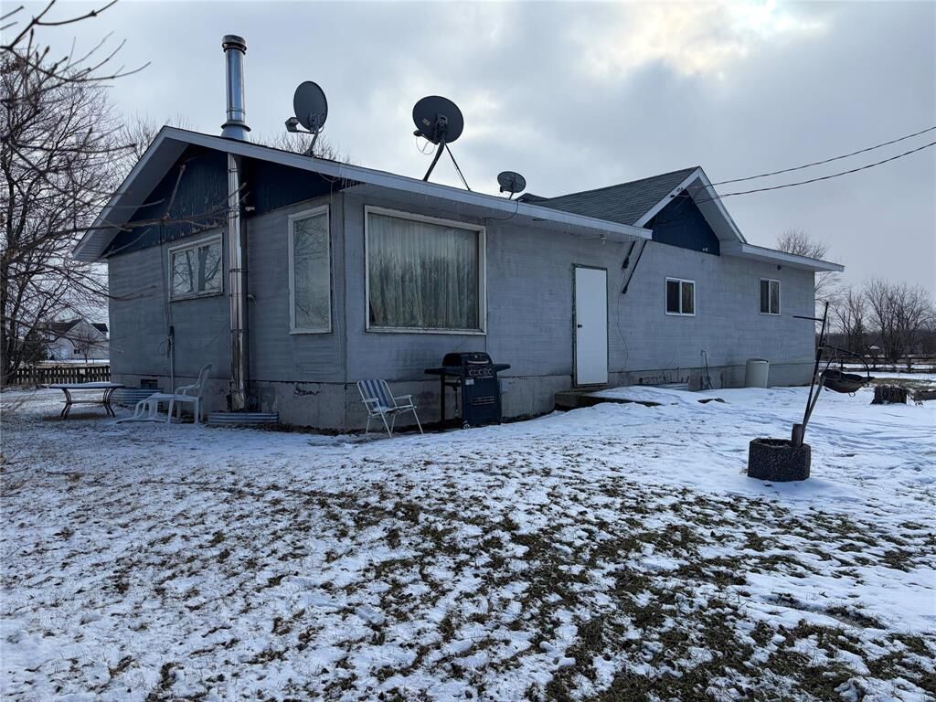 Property Photo:  34122 37E Road  MB R5G 1L4 