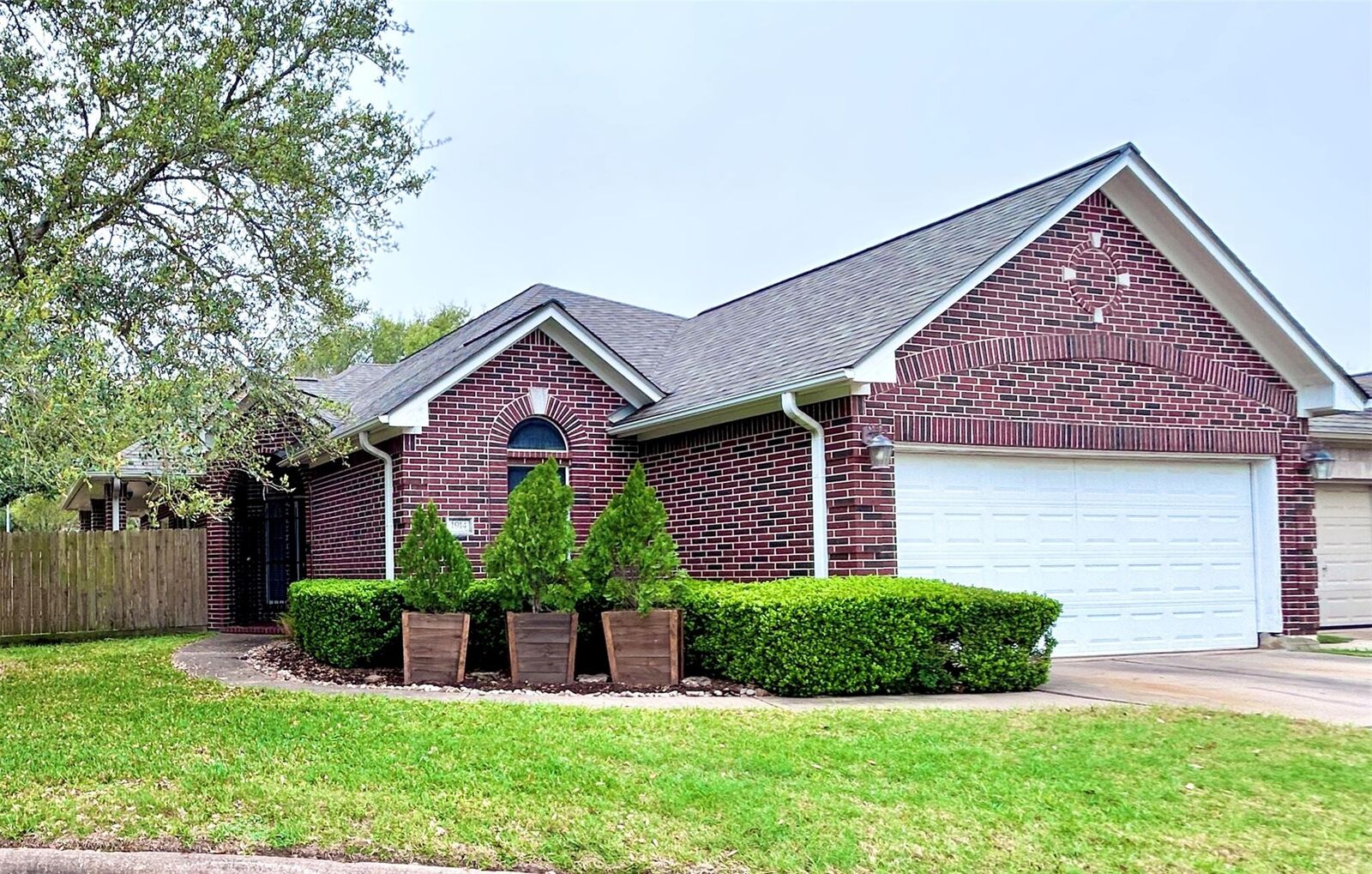 Property Photo:  1914 Emerald Court  TX 77094 