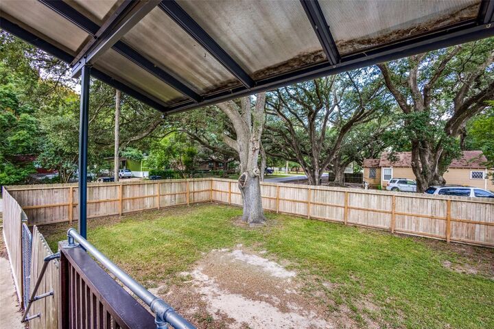 Property Photo:  1200 W Phillips Street  TX 77511 
